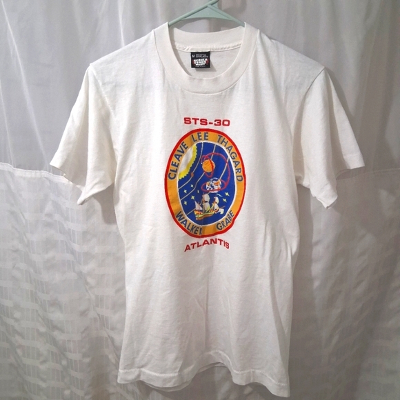 Vintage NASA Atlantis Shuttle T-shirt STS 30 Mission Astronauts Medium White - Picture 1 of 9